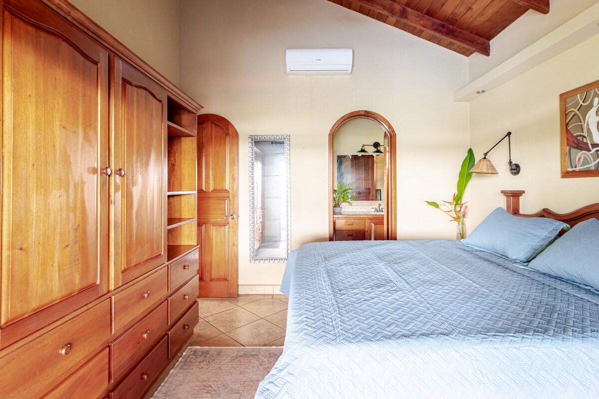 Heavenly Life Jungle House