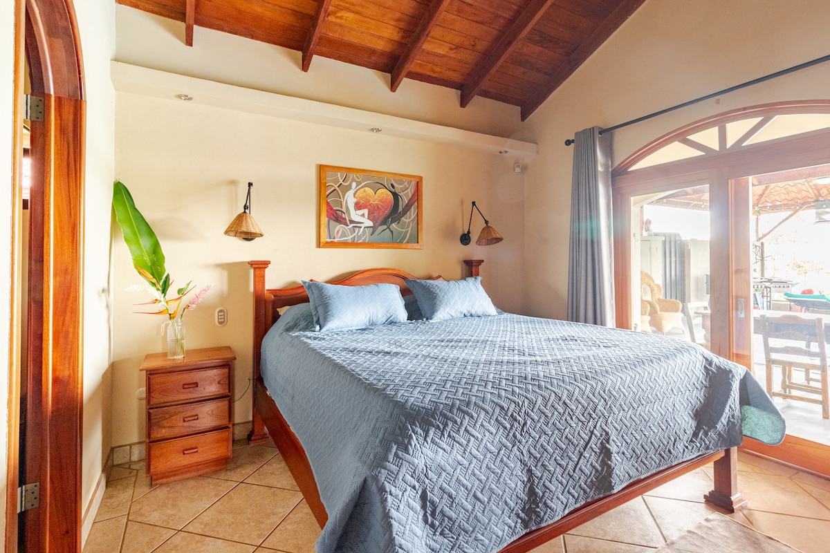 Heavenly Life Jungle House