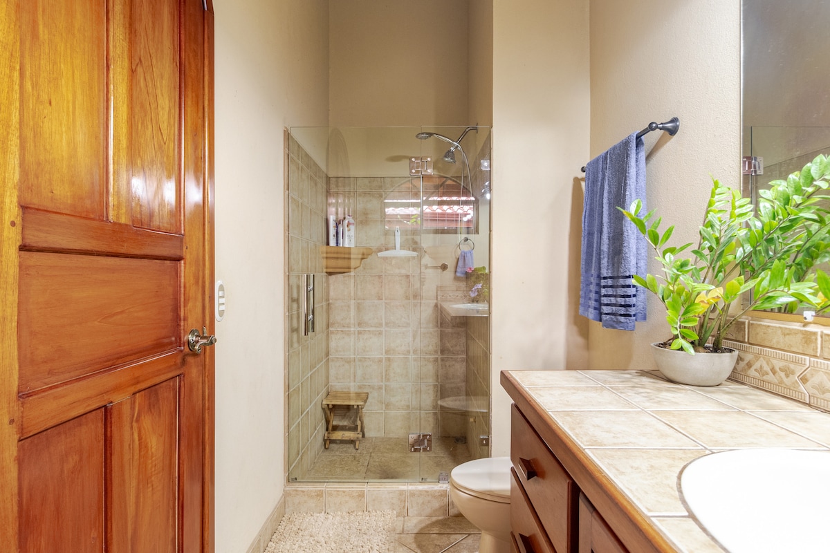 Heavenly Life Jungle House