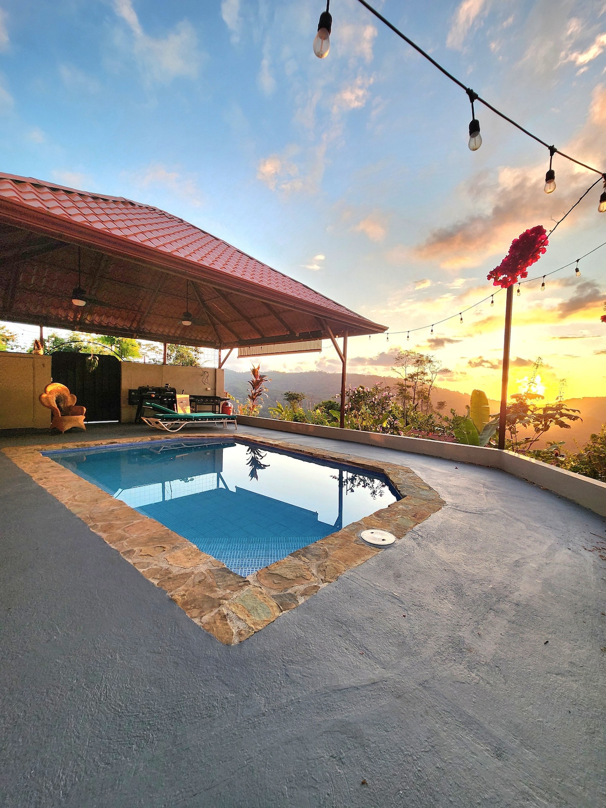 Heavenly Life Jungle House