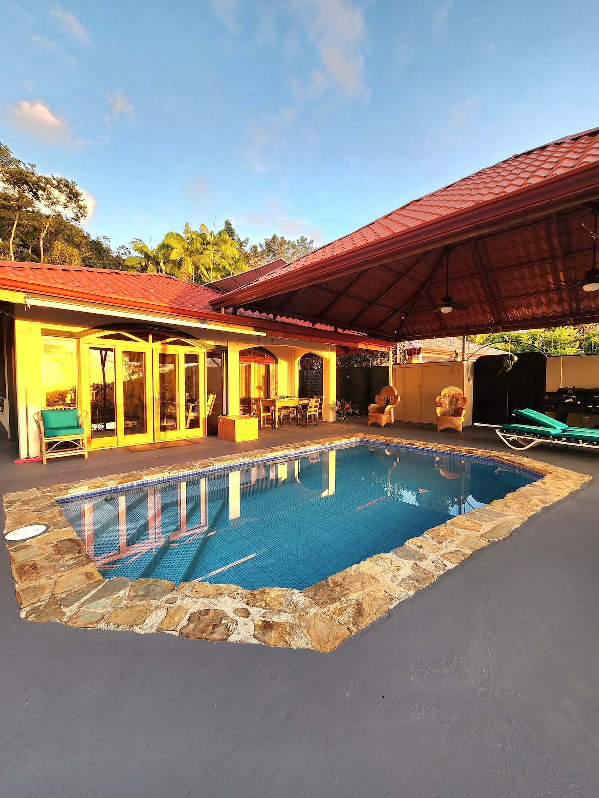Heavenly Life Jungle House