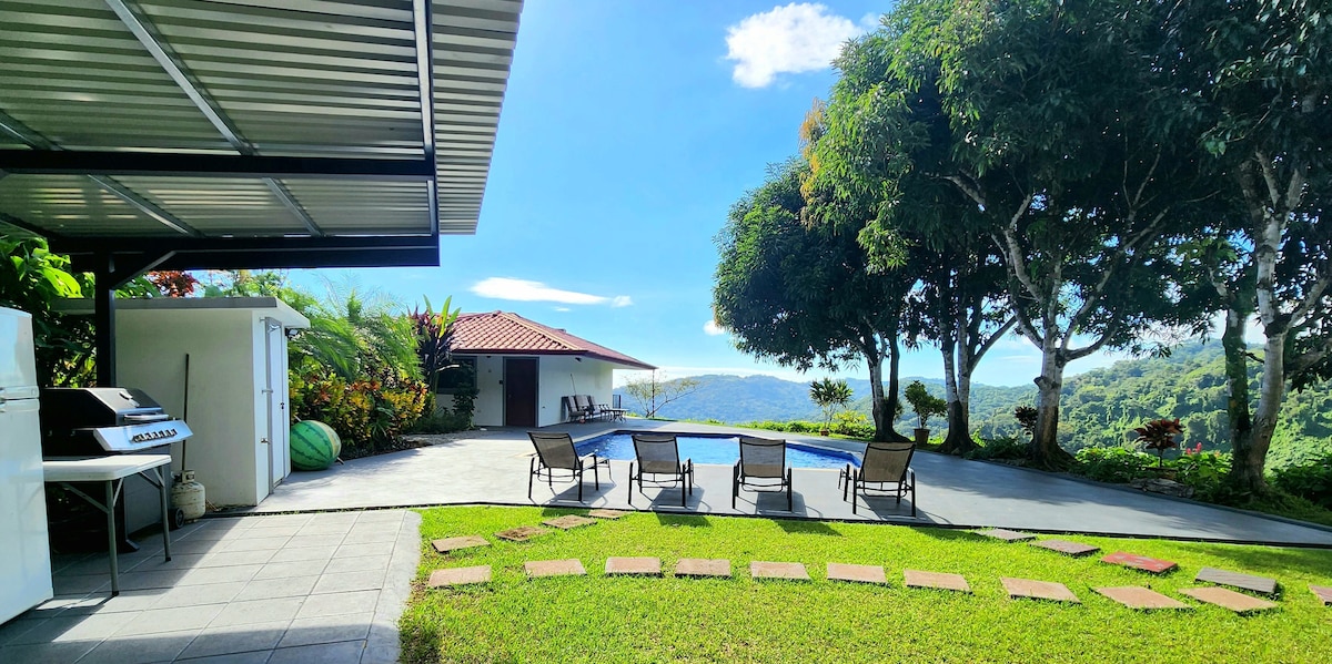 Lovely oasis overlooking the Jungle and sea