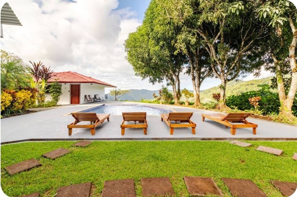 Lovely oasis overlooking the Jungle and sea