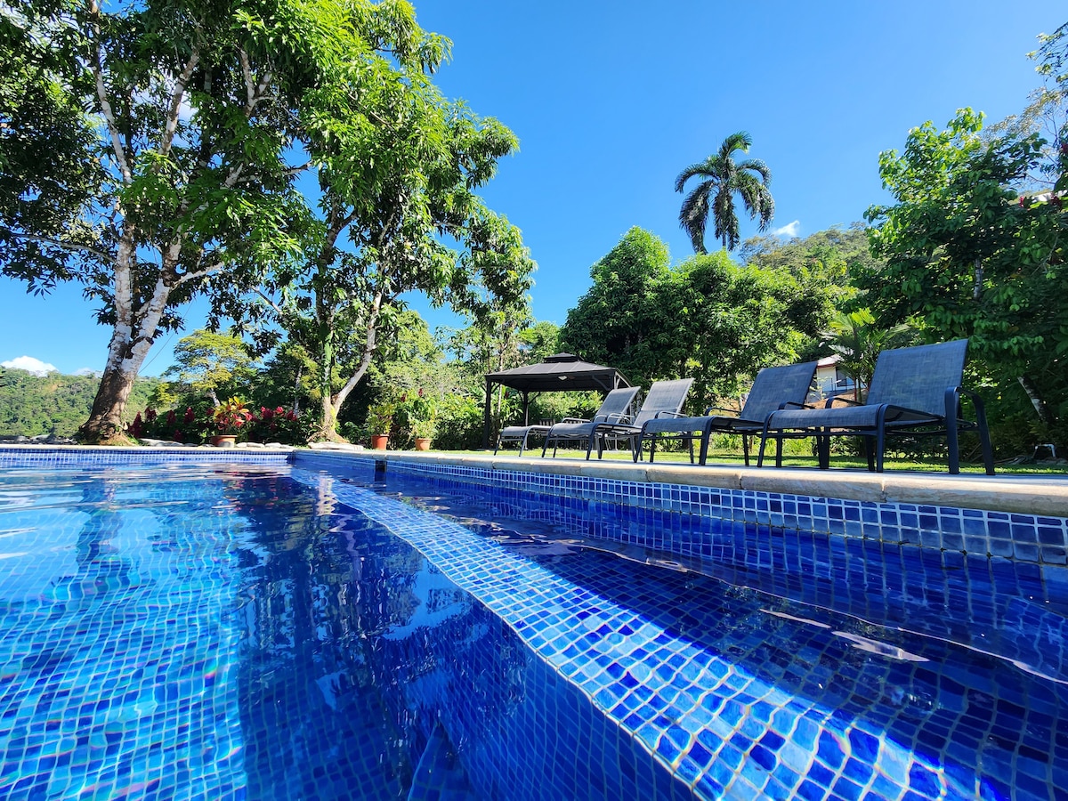 Lovely Jungle Oasis with Ocean views