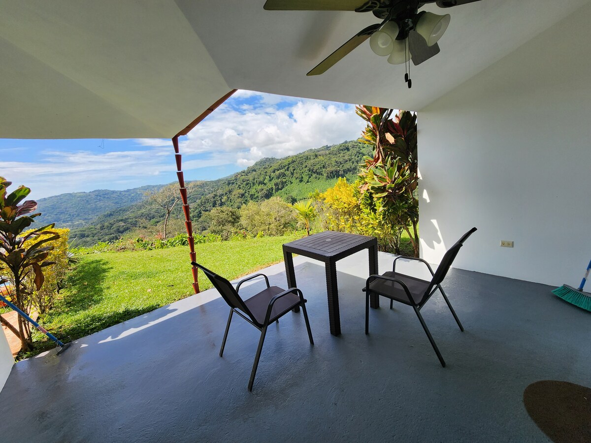 Lovely Jungle Oasis with Ocean views